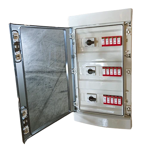 Caja combinadora Merz, 6 MPPTs, 12 entradas, 12 salidas, 16A, 1005VDC con supresor